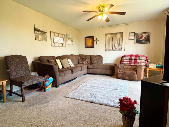 2101 Meadows Road, Poplar Bluff, Missouri 63901, 3 Bedrooms Bedrooms, 7 Rooms Rooms,2 BathroomsBathrooms,Residential,For Sale,Meadows,MAR25021342