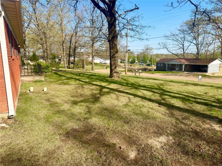 2101 Meadows Road, Poplar Bluff, Missouri 63901, 3 Bedrooms Bedrooms, 7 Rooms Rooms,2 BathroomsBathrooms,Residential,For Sale,Meadows,MAR25021342