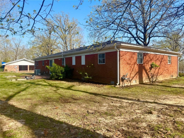 2101 Meadows Road, Poplar Bluff, Missouri 63901, 3 Bedrooms Bedrooms, 7 Rooms Rooms,2 BathroomsBathrooms,Residential,For Sale,Meadows,MAR25021342