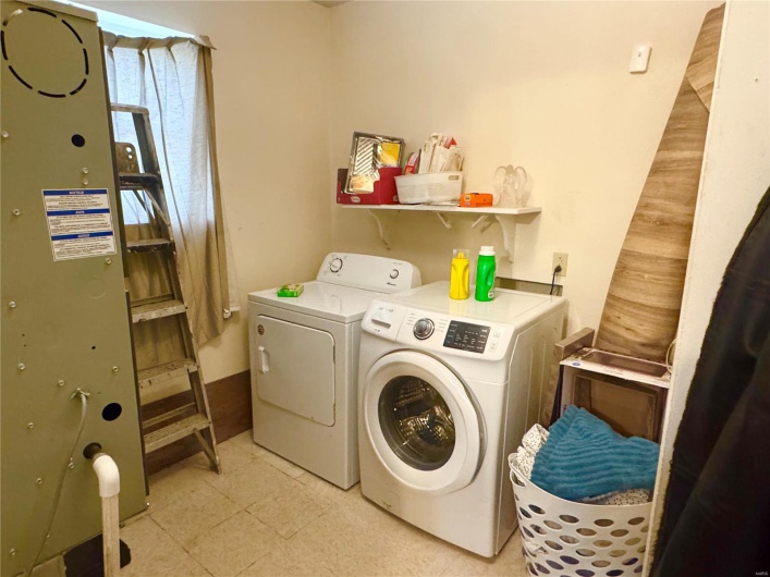 2101 Meadows Road, Poplar Bluff, Missouri 63901, 3 Bedrooms Bedrooms, 7 Rooms Rooms,2 BathroomsBathrooms,Residential,For Sale,Meadows,MAR25021342