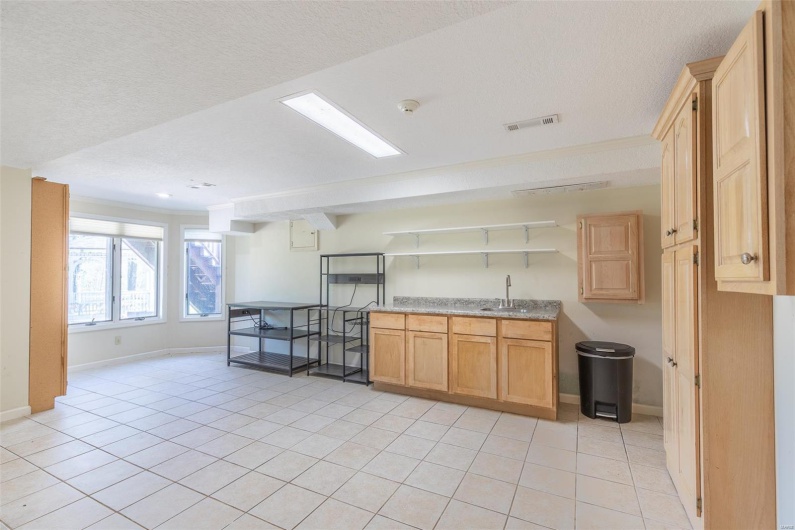 14114 Christy Lane, Poplar Bluff, Missouri 63901, 6 Bedrooms Bedrooms, 15 Rooms Rooms,4 BathroomsBathrooms,Residential,For Sale,Christy,MAR25021409