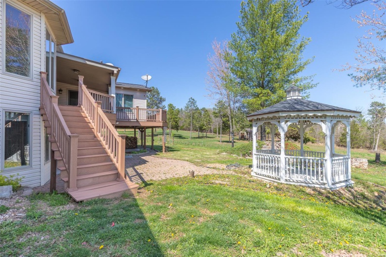 14114 Christy Lane, Poplar Bluff, Missouri 63901, 6 Bedrooms Bedrooms, 15 Rooms Rooms,4 BathroomsBathrooms,Residential,For Sale,Christy,MAR25021409