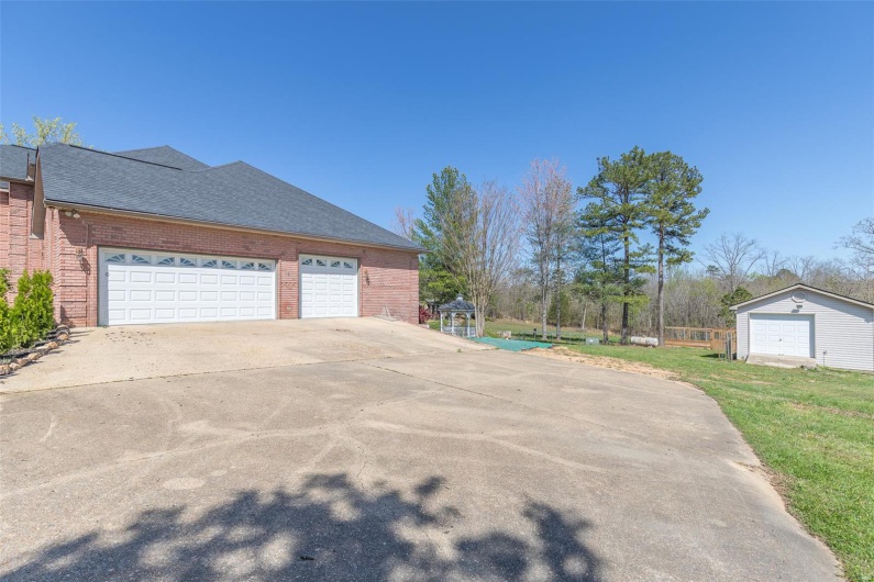 14114 Christy Lane, Poplar Bluff, Missouri 63901, 6 Bedrooms Bedrooms, 15 Rooms Rooms,4 BathroomsBathrooms,Residential,For Sale,Christy,MAR25021409