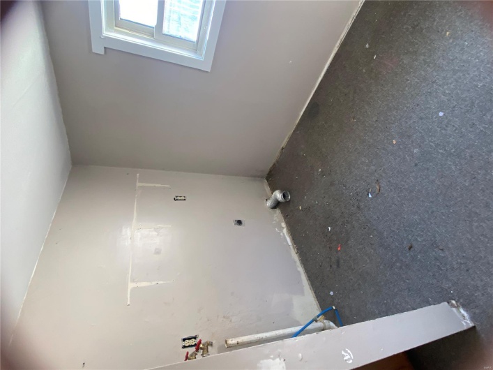 Laundry area with hookup for an electric dryer and laundry area