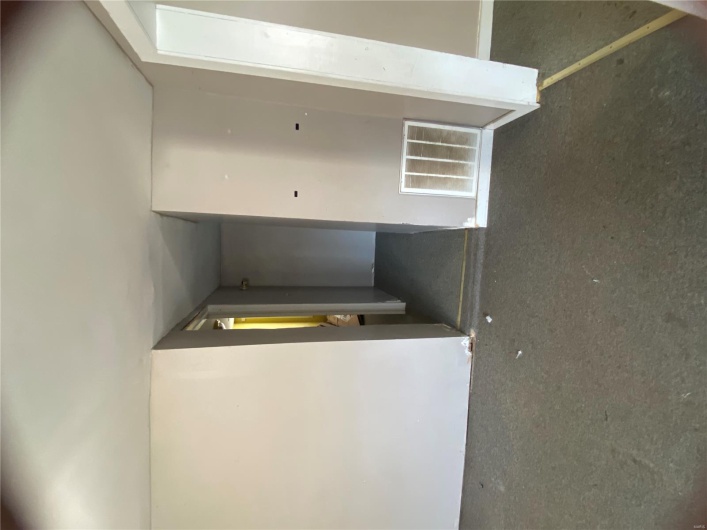 Carpeted spare room featuring baseboards and visible vents