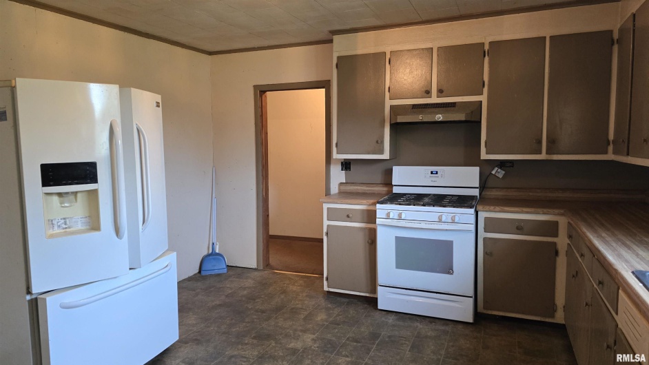 205 SHAW Street, Harrisburg, Illinois 62946, 2 Bedrooms Bedrooms, 0 ,2 BathroomsBathrooms,Residential,For Sale,SHAW,0,RMAEB457508