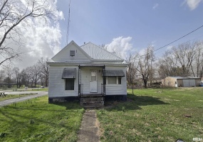 205 SHAW Street, Harrisburg, Illinois 62946, 2 Bedrooms Bedrooms, 0 ,2 BathroomsBathrooms,Residential,For Sale,SHAW,0,RMAEB457508