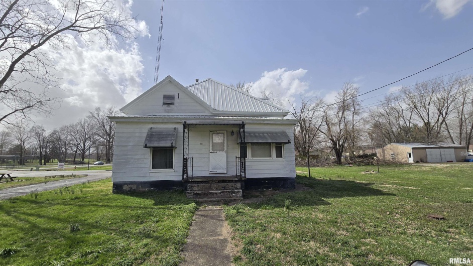 205 SHAW Street, Harrisburg, Illinois 62946, 2 Bedrooms Bedrooms, 0 ,2 BathroomsBathrooms,Residential,For Sale,SHAW,0,RMAEB457508