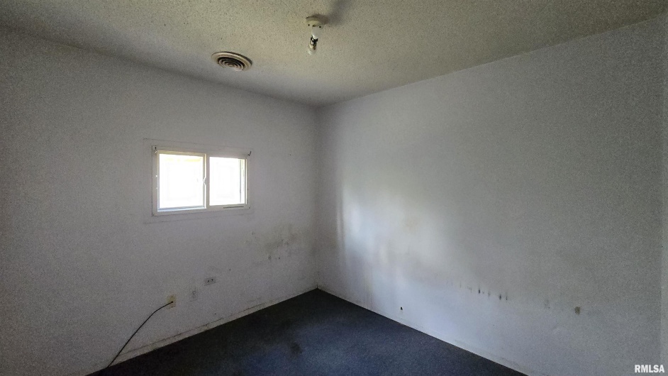 205 SHAW Street, Harrisburg, Illinois 62946, 2 Bedrooms Bedrooms, 0 ,2 BathroomsBathrooms,Residential,For Sale,SHAW,0,RMAEB457508