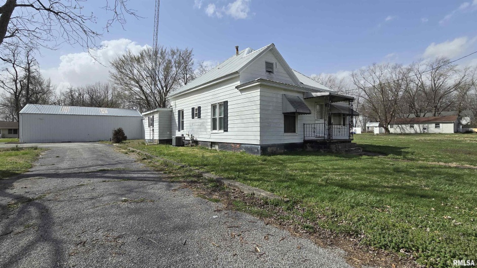205 SHAW Street, Harrisburg, Illinois 62946, 2 Bedrooms Bedrooms, 0 ,2 BathroomsBathrooms,Residential,For Sale,SHAW,0,RMAEB457508