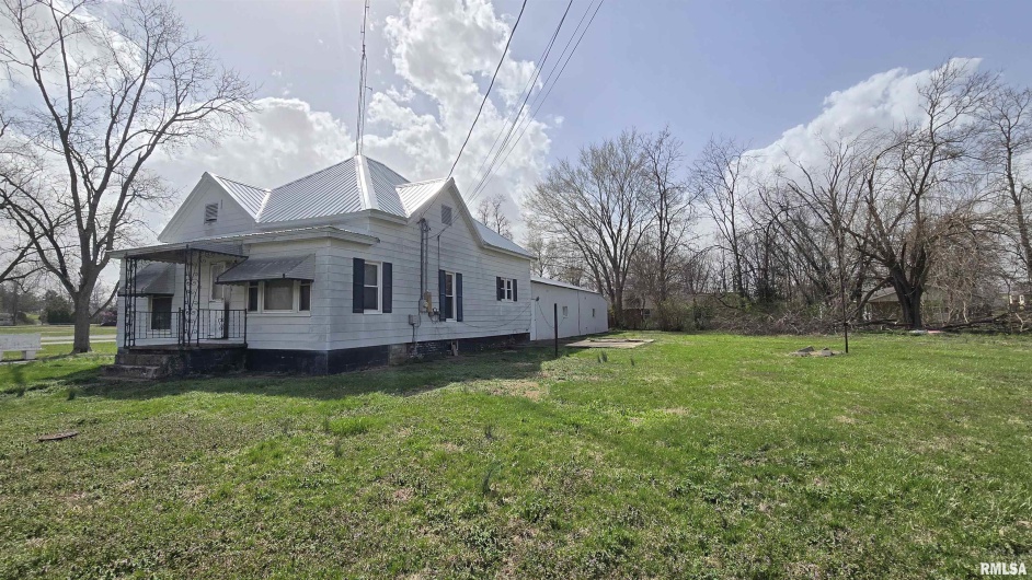 205 SHAW Street, Harrisburg, Illinois 62946, 2 Bedrooms Bedrooms, 0 ,2 BathroomsBathrooms,Residential,For Sale,SHAW,0,RMAEB457508