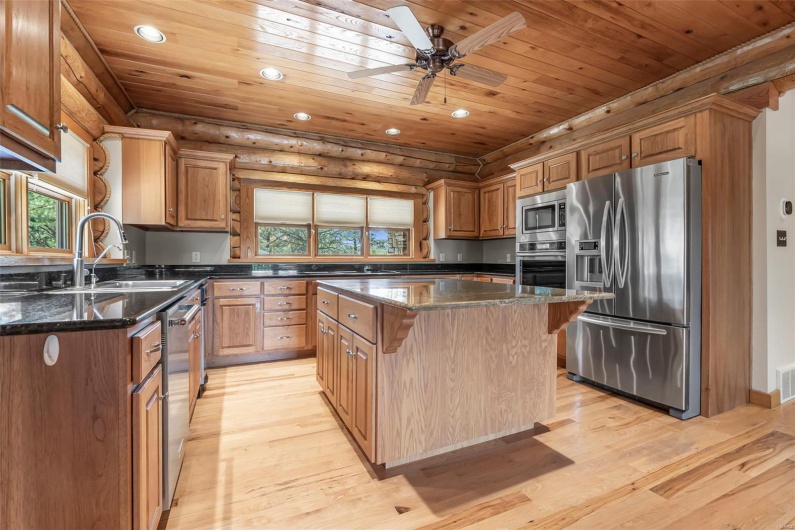 Modern Kitchen with Eat-At Bar, Granite Counter Tops, & Stainless Appliances