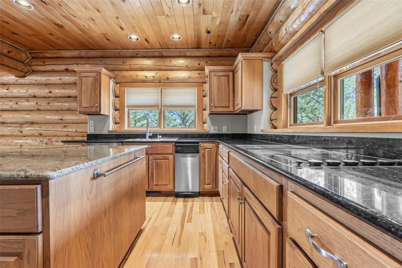 Modern Kitchen with Eat-At Bar, Granite Counter Tops, & Stainless Appliances