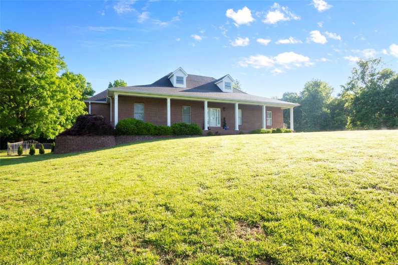 149 Windy Point Avenue, Cape Girardeau, Missouri 63701, 5 Bedrooms Bedrooms, 9 Rooms Rooms,4 BathroomsBathrooms,Residential,For Sale,Windy Point,MAR25009784