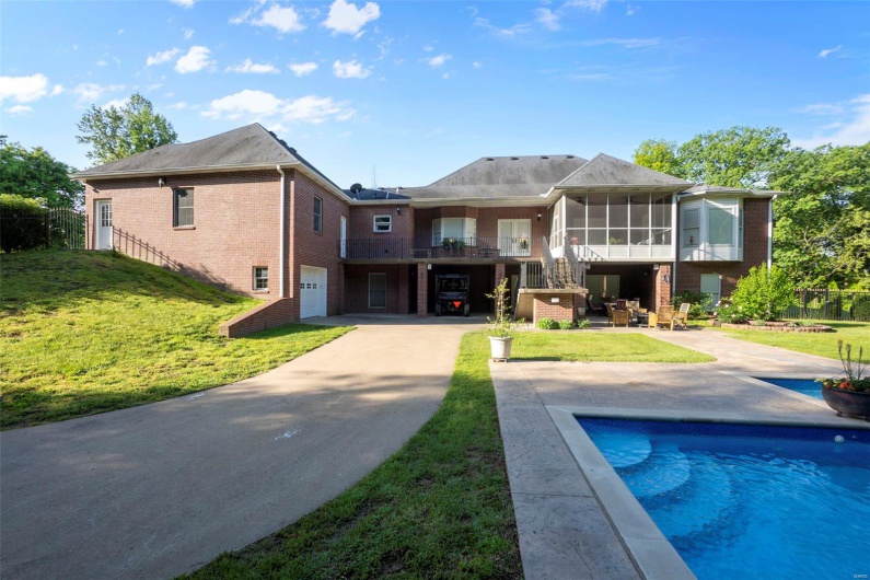 149 Windy Point Avenue, Cape Girardeau, Missouri 63701, 5 Bedrooms Bedrooms, 9 Rooms Rooms,4 BathroomsBathrooms,Residential,For Sale,Windy Point,MAR25009784