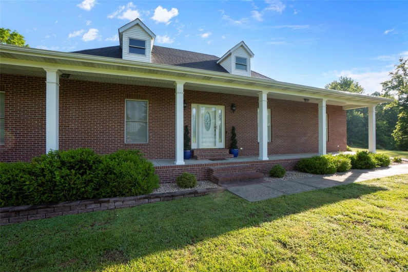 149 Windy Point Avenue, Cape Girardeau, Missouri 63701, 5 Bedrooms Bedrooms, 9 Rooms Rooms,4 BathroomsBathrooms,Residential,For Sale,Windy Point,MAR25009784