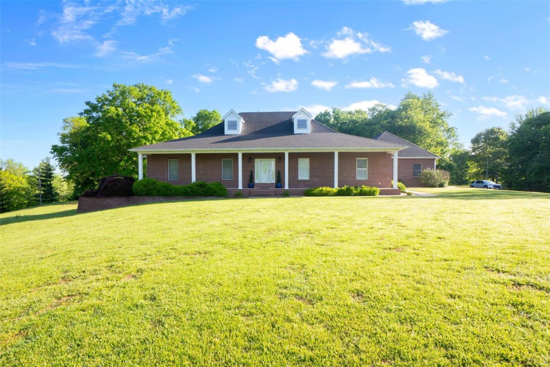 149 Windy Point Avenue, Cape Girardeau, Missouri 63701, 5 Bedrooms Bedrooms, 9 Rooms Rooms,4 BathroomsBathrooms,Residential,For Sale,Windy Point,MAR25009784