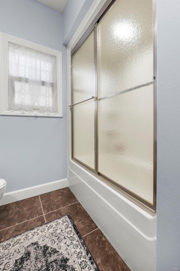 Main Level Guest Bathroom with Tub/Shower Combo
