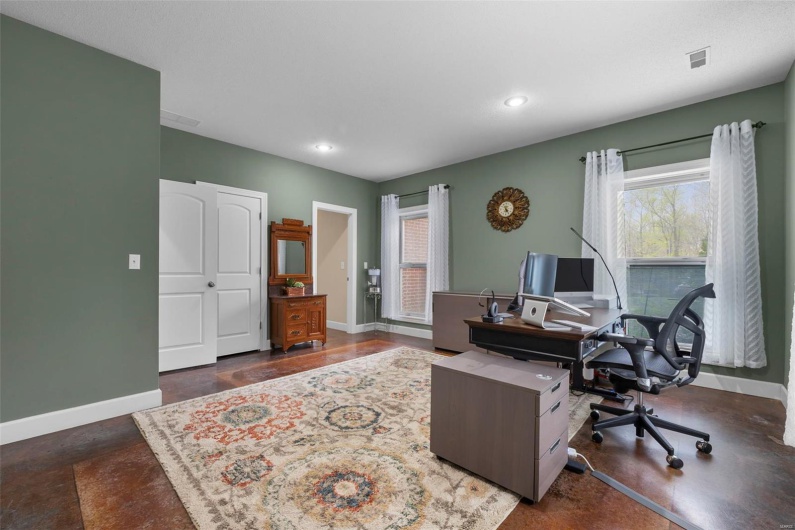 Guest Bedroom/Office with Jack & Jill Full Bath