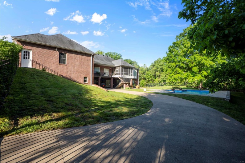 149 Windy Point Avenue, Cape Girardeau, Missouri 63701, 5 Bedrooms Bedrooms, 9 Rooms Rooms,4 BathroomsBathrooms,Residential,For Sale,Windy Point,MAR25009784