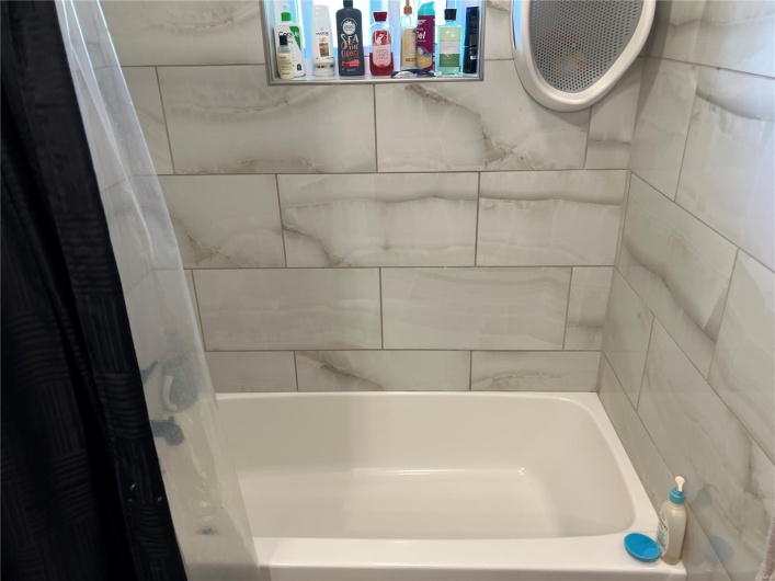 Bathroom Tub/Shower