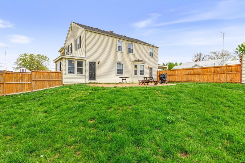 404 Marshall Street, Fredericktown, Missouri 63645, 4 Bedrooms Bedrooms, 9 Rooms Rooms,3 BathroomsBathrooms,Residential,For Sale,Marshall,MAR24060981