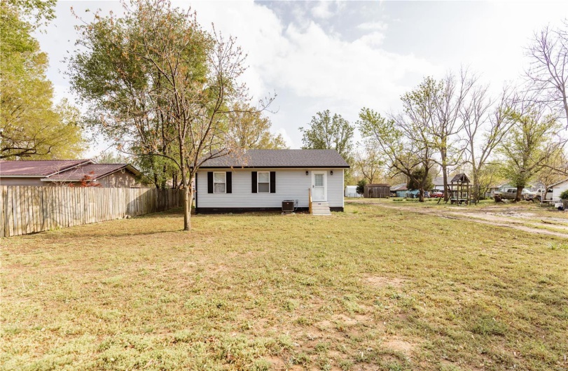 305 W Poplar, East Prairie, Missouri 63845, 3 Bedrooms Bedrooms, 8 Rooms Rooms,2 BathroomsBathrooms,Residential,For Sale,W Poplar,MAR25022849