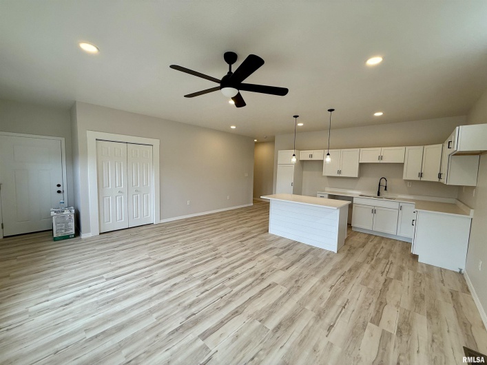 1306 LAURA Lane, Marion, Illinois 62959, 3 Bedrooms Bedrooms, 0 ,2 BathroomsBathrooms,Residential,For Sale,LAURA,0,RMAQC4262234