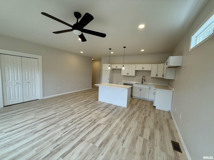1306 LAURA Lane, Marion, Illinois 62959, 3 Bedrooms Bedrooms, 0 ,2 BathroomsBathrooms,Residential,For Sale,LAURA,0,RMAQC4262234