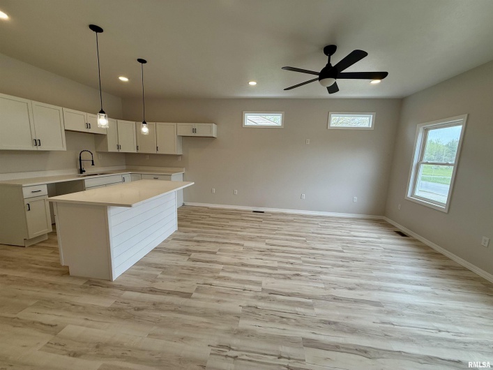 1306 LAURA Lane, Marion, Illinois 62959, 3 Bedrooms Bedrooms, 0 ,2 BathroomsBathrooms,Residential,For Sale,LAURA,0,RMAQC4262234