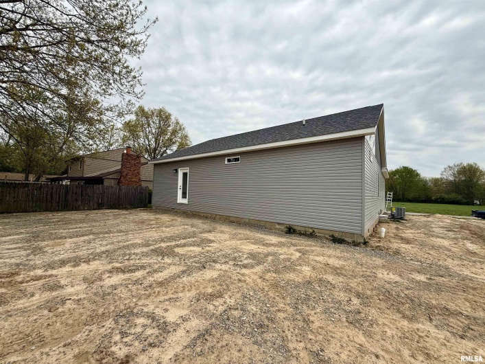 1306 LAURA Lane, Marion, Illinois 62959, 3 Bedrooms Bedrooms, 0 ,2 BathroomsBathrooms,Residential,For Sale,LAURA,0,RMAQC4262234