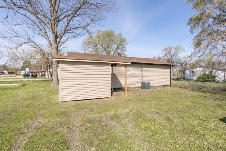 1618 Thomas Street, Poplar Bluff, Missouri 63901, 2 Bedrooms Bedrooms, 7 Rooms Rooms,1 BathroomBathrooms,Residential,For Sale,Thomas,MAR25023237