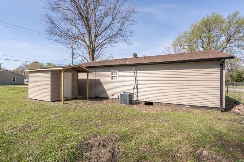 1618 Thomas Street, Poplar Bluff, Missouri 63901, 2 Bedrooms Bedrooms, 7 Rooms Rooms,1 BathroomBathrooms,Residential,For Sale,Thomas,MAR25023237