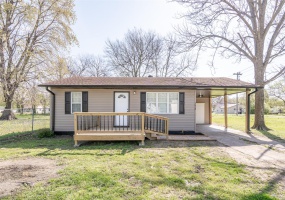 1618 Thomas Street, Poplar Bluff, Missouri 63901, 2 Bedrooms Bedrooms, 7 Rooms Rooms,1 BathroomBathrooms,Residential,For Sale,Thomas,MAR25023237