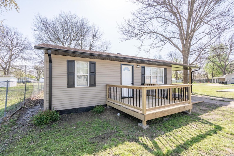1618 Thomas Street, Poplar Bluff, Missouri 63901, 2 Bedrooms Bedrooms, 7 Rooms Rooms,1 BathroomBathrooms,Residential,For Sale,Thomas,MAR25023237