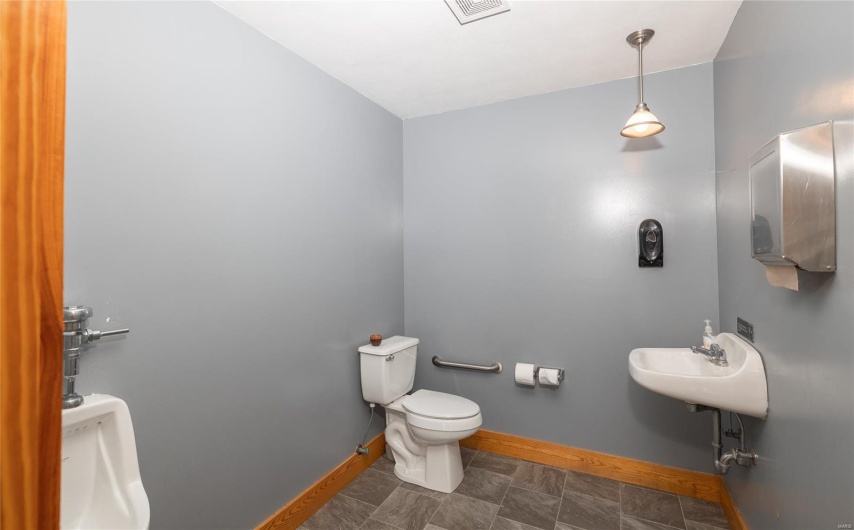 21124 Cave Road, Ste Genevieve, Missouri 63670, ,Commercial Sale,For Sale,Cave,MAR25023289
