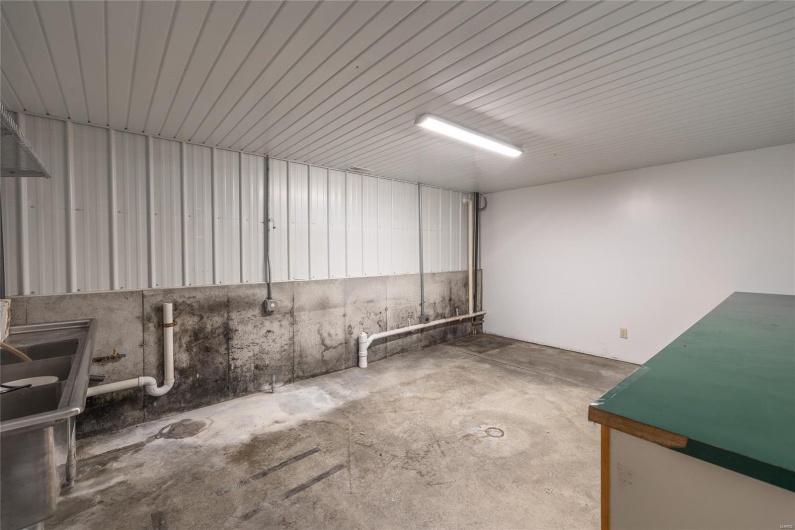 21124 Cave Road, Ste Genevieve, Missouri 63670, ,Commercial Sale,For Sale,Cave,MAR25023289
