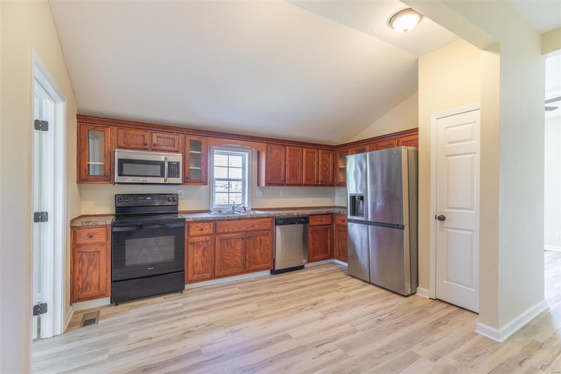 1423 North Main Street, Poplar Bluff, Missouri 63901, 3 Bedrooms Bedrooms, 7 Rooms Rooms,2 BathroomsBathrooms,Residential,For Sale,North Main Street,MAR25022717