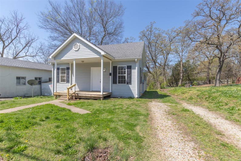 1423 North Main Street, Poplar Bluff, Missouri 63901, 3 Bedrooms Bedrooms, 7 Rooms Rooms,2 BathroomsBathrooms,Residential,For Sale,North Main Street,MAR25022717
