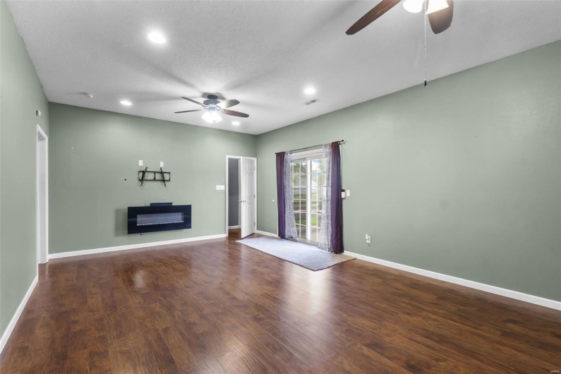 156 Glen Drive, Jackson, Missouri 63755, 5 Bedrooms Bedrooms, 13 Rooms Rooms,2 BathroomsBathrooms,Residential,For Sale,Glen,MAR25023282