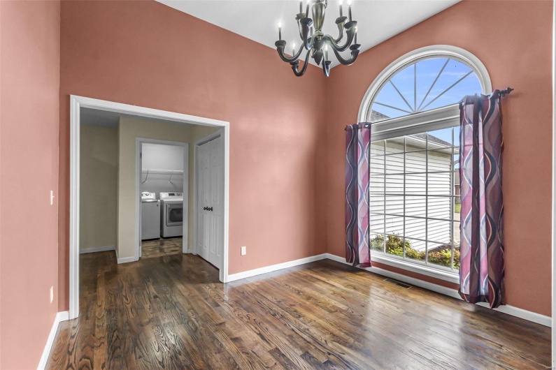 156 Glen Drive, Jackson, Missouri 63755, 5 Bedrooms Bedrooms, 13 Rooms Rooms,2 BathroomsBathrooms,Residential,For Sale,Glen,MAR25023282