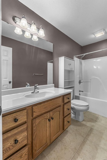 156 Glen Drive, Jackson, Missouri 63755, 5 Bedrooms Bedrooms, 13 Rooms Rooms,2 BathroomsBathrooms,Residential,For Sale,Glen,MAR25023282