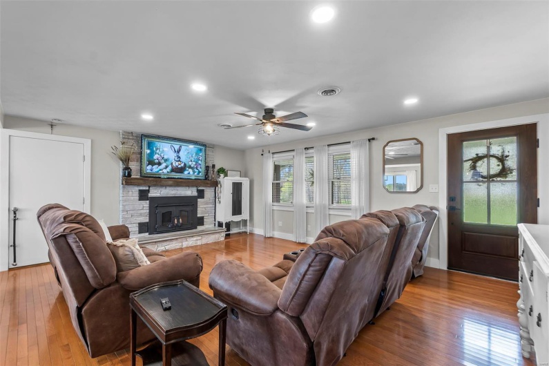3150 State Hwy Y, Jackson, Missouri 63701, 4 Bedrooms Bedrooms, 5 Rooms Rooms,2 BathroomsBathrooms,Residential,For Sale,State Hwy Y,MAR25023005