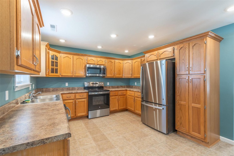 1501 Vincent Street, Poplar Bluff, Missouri 63901, 3 Bedrooms Bedrooms, 6 Rooms Rooms,2 BathroomsBathrooms,Residential,For Sale,Vincent,MAR25023427