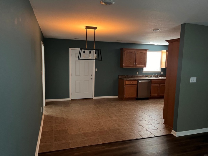 1501 Vincent Street, Poplar Bluff, Missouri 63901, 3 Bedrooms Bedrooms, 6 Rooms Rooms,2 BathroomsBathrooms,Residential,For Sale,Vincent,MAR25023427