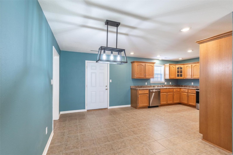 1501 Vincent Street, Poplar Bluff, Missouri 63901, 3 Bedrooms Bedrooms, 6 Rooms Rooms,2 BathroomsBathrooms,Residential,For Sale,Vincent,MAR25023427