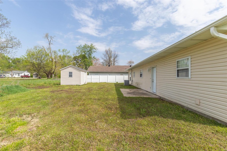 1501 Vincent Street, Poplar Bluff, Missouri 63901, 3 Bedrooms Bedrooms, 6 Rooms Rooms,2 BathroomsBathrooms,Residential,For Sale,Vincent,MAR25023427
