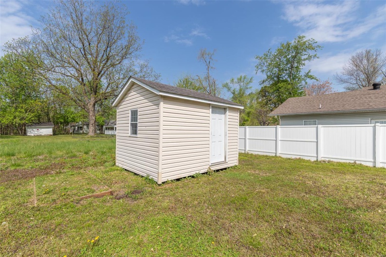 1501 Vincent Street, Poplar Bluff, Missouri 63901, 3 Bedrooms Bedrooms, 6 Rooms Rooms,2 BathroomsBathrooms,Residential,For Sale,Vincent,MAR25023427