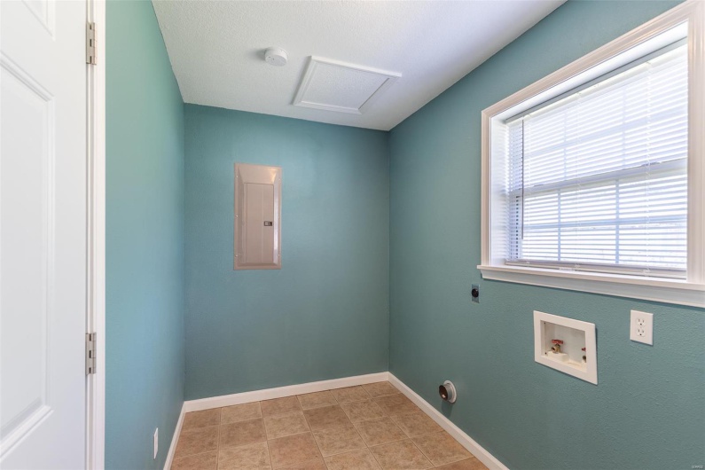 1501 Vincent Street, Poplar Bluff, Missouri 63901, 3 Bedrooms Bedrooms, 6 Rooms Rooms,2 BathroomsBathrooms,Residential,For Sale,Vincent,MAR25023427