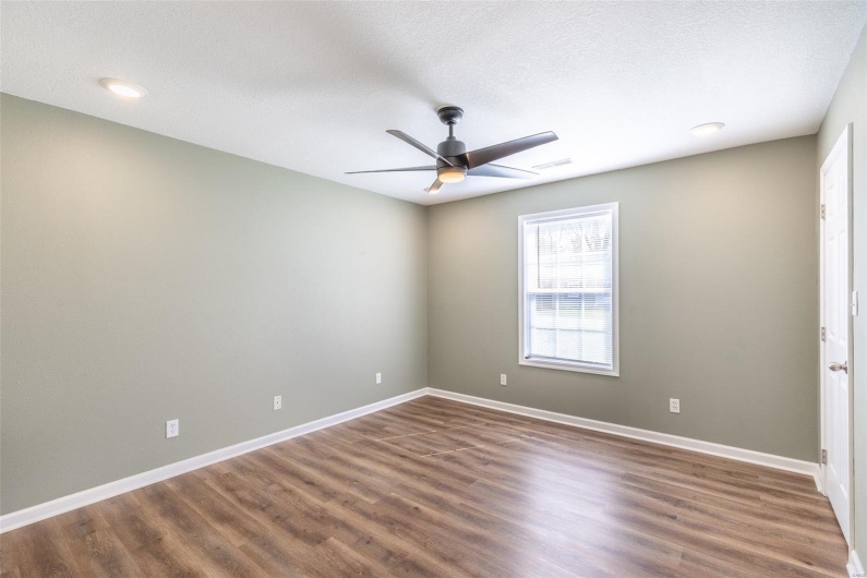 1501 Vincent Street, Poplar Bluff, Missouri 63901, 3 Bedrooms Bedrooms, 6 Rooms Rooms,2 BathroomsBathrooms,Residential,For Sale,Vincent,MAR25023427